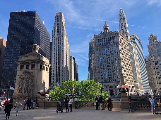 Avenida Magnificent Mile